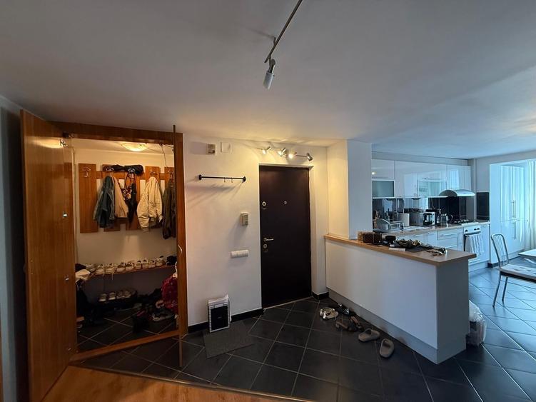 Apartament cu 3 camere decomandat în Dorobanți