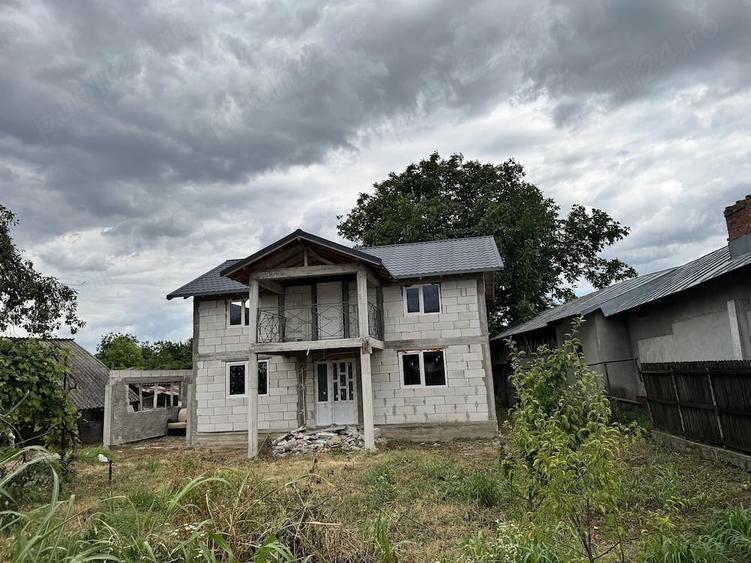 Casă cu 2 camere cu Teren 1034 Mp în Ibrianu