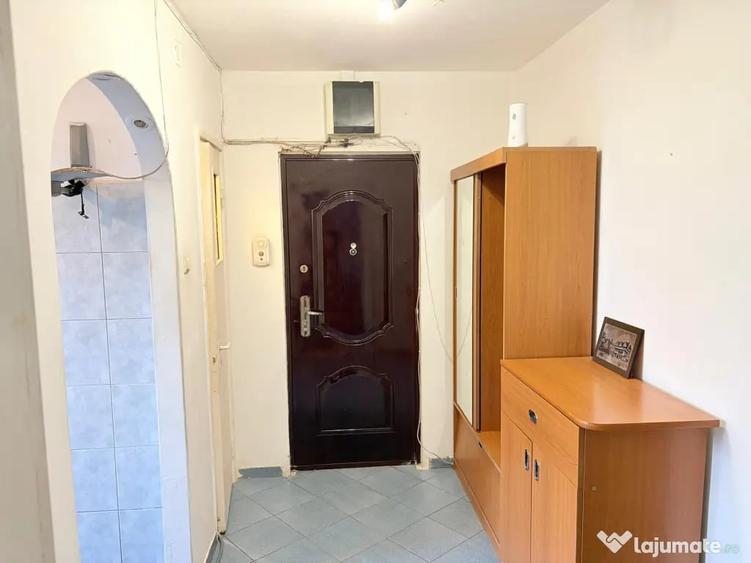 Apartament cu 3 camere decomandat în Valea Ialomiței