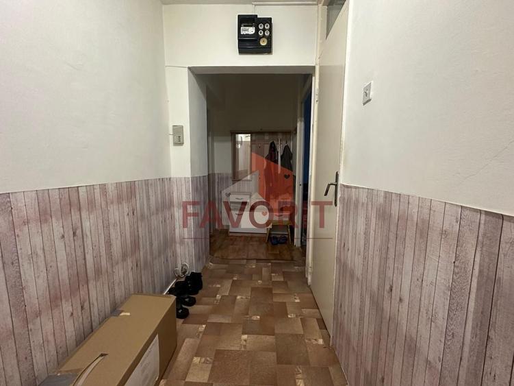 Apartament cu 3 camere decomandat, mobilat în Girocului