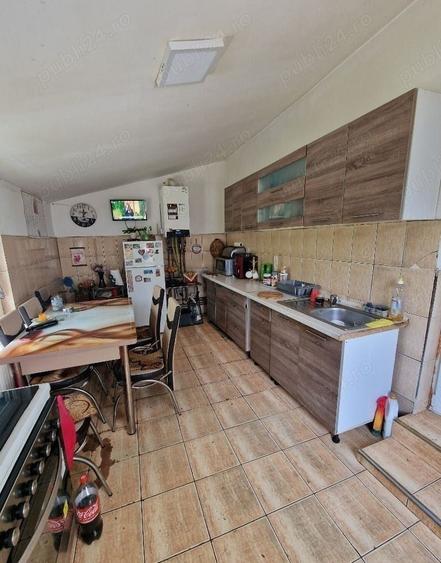 Casă cu 5 camere în Sânmihaiu Român