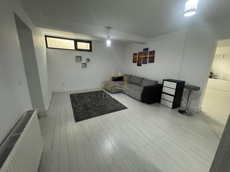 Duplex cu 5 camere cu Canalizare în Exterior Sud