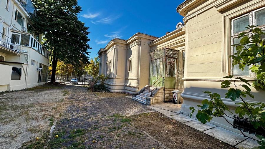 Casă individuală cu 5 camere cu Canalizare în Central