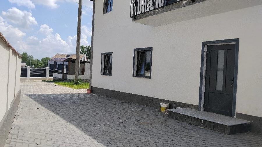 Apartament cu 3 camere decomandat în Humulești