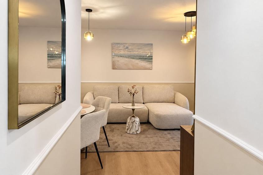 Apartament cu 3 camere semidecomandat, mobilat în Florești