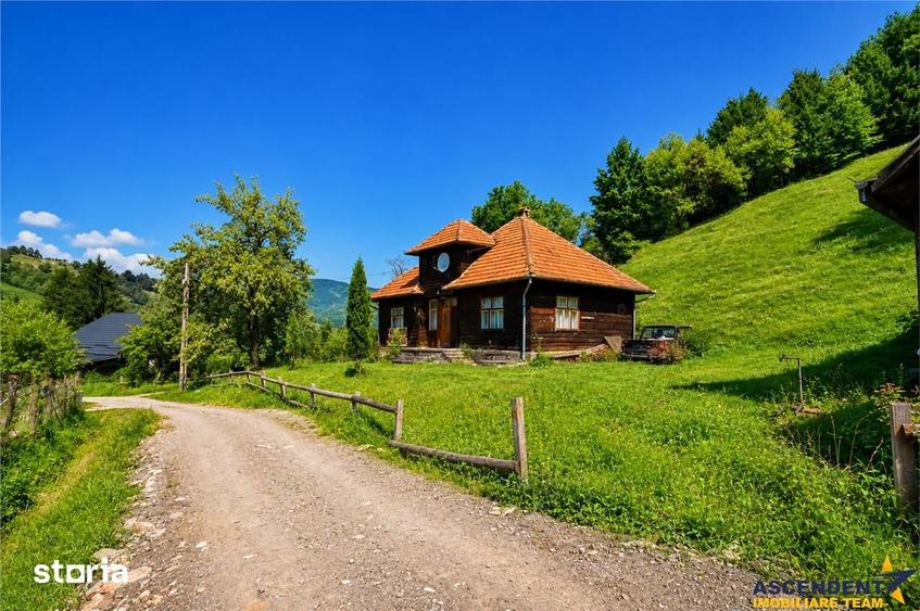 Casă cu 2 camere decomandat cu Teren 4300 Mp în Bran