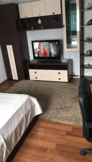 Apartament cu 3 camere decomandat în Aeroport