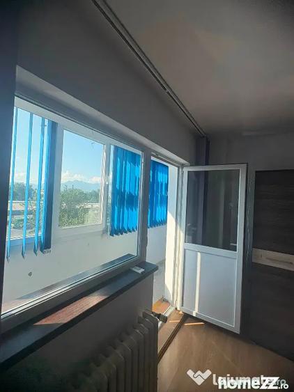 Apartament cu 2 camere semidecomandat în Triaj