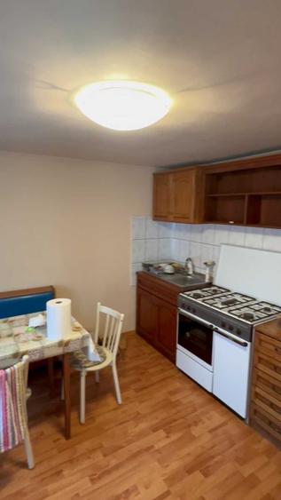 Casă cu 4 camere decomandat în Central