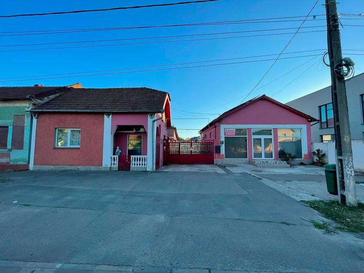 Teren cu vad comercial (casa+spatii comerciale) Episcopia Bihor - 1
