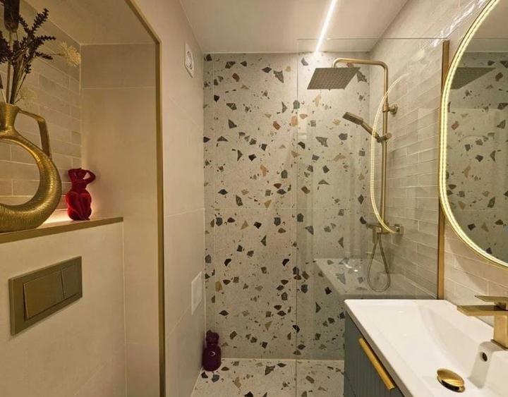 Apartament cu 2 camere semidecomandat, mobilat în P-ța Amzei
