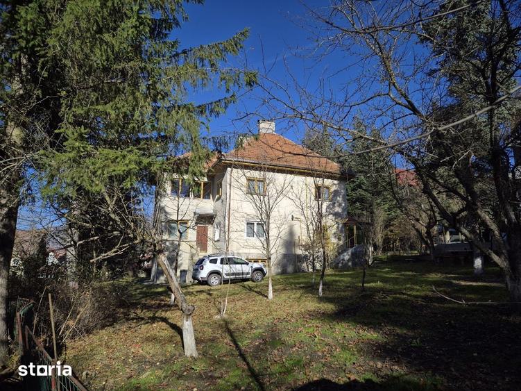 Casă cu 10 camere cu Teren 1034 Mp în Cabana Vânătorilor