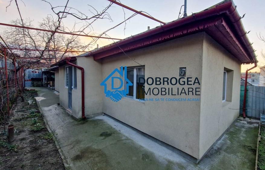 Casă individuală cu 3 camere cu Canalizare în Central