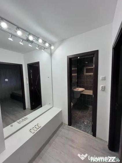 Apartament cu 3 camere semidecomandat în George Enescu