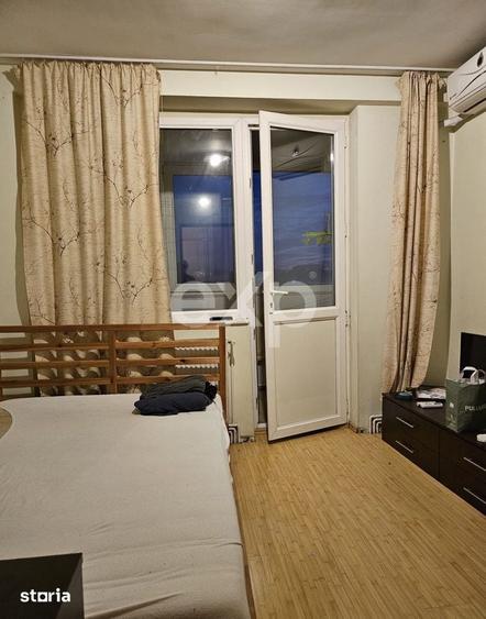 Apartament cu 4 camere semidecomandat în Central