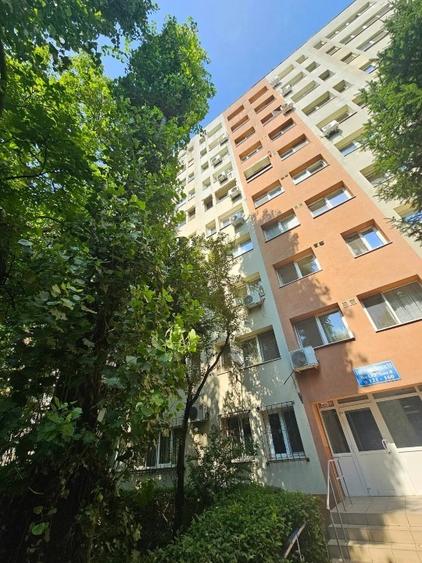 Apartament cu 3 camere semidecomandat, mobilat în Alexandru Obregia