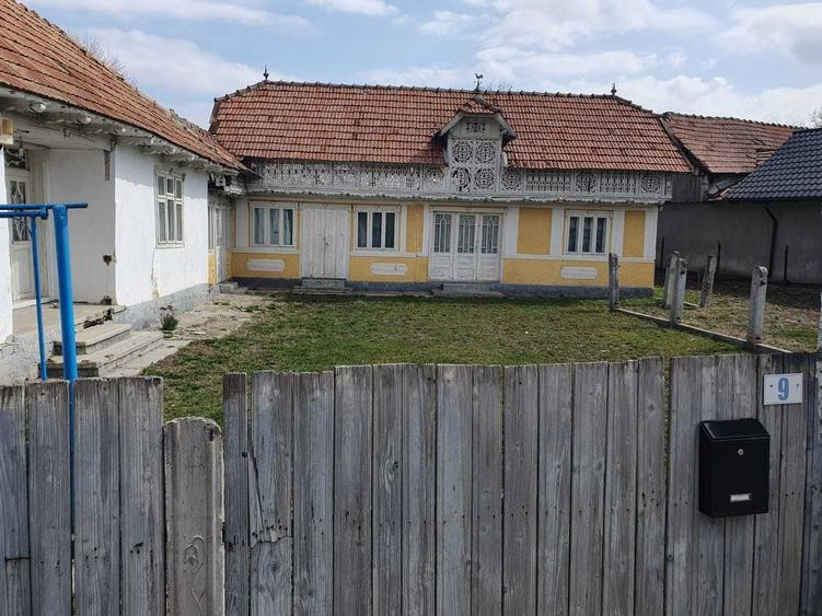 Casă cu 4 camere în Cașin