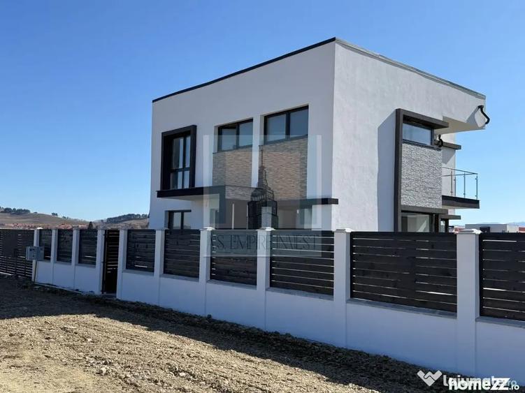 Casă cu 4 camere cu Teren 514 Mp în Sânpetru
