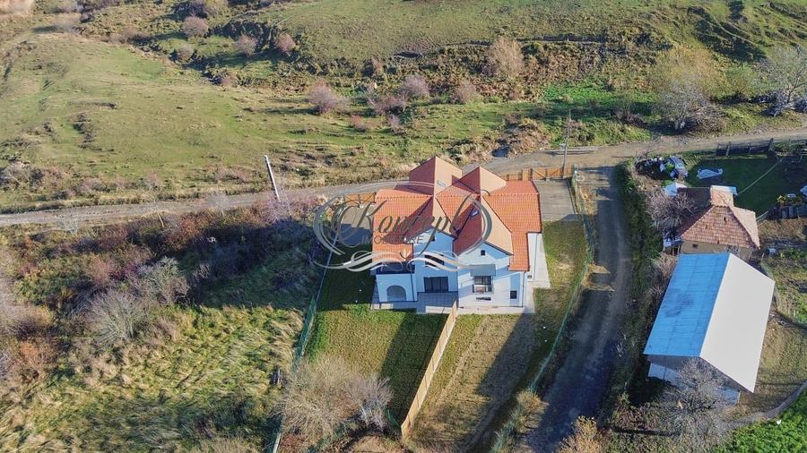 Duplex cu 5 camere cu Teren 403 Mp în Feleacu