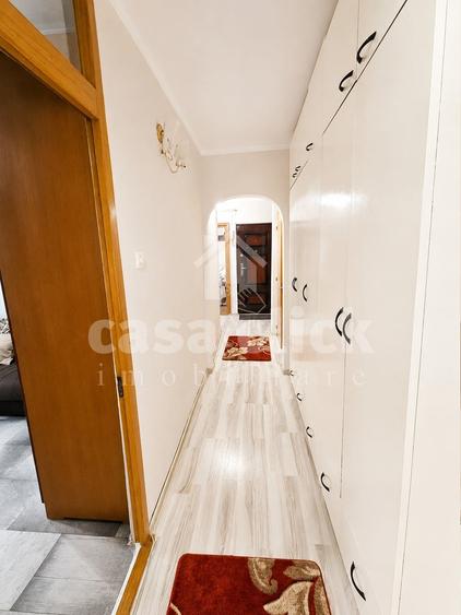 Apartament cu 3 camere decomandat în Piața Centrală