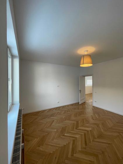Casă cu 4 camere cu Teren 220 Mp în Central