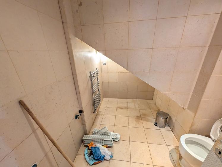 Casă individuală cu 4 camere cu Canalizare în Tunari