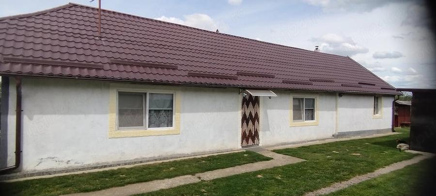 Casă cu 4 camere cu Teren 3500 Mp în Sâi