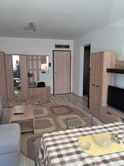 Apartament cu 2 camere semidecomandat în Est