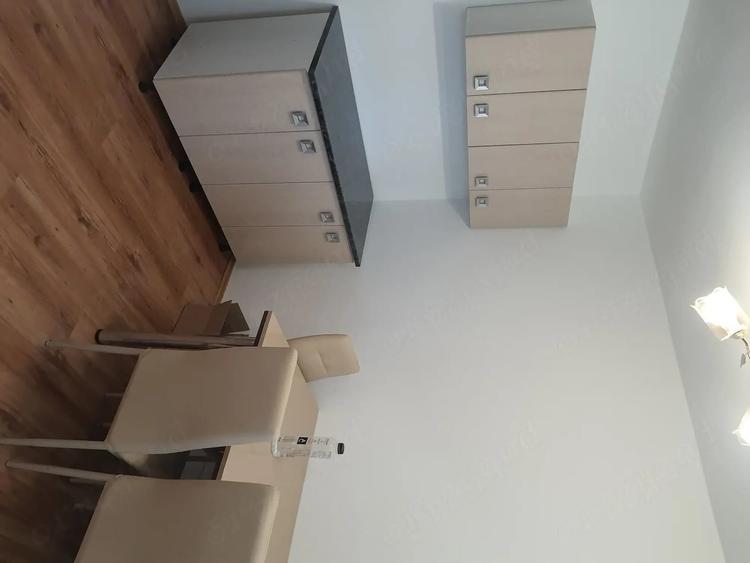 Apartament cu 3 camere semidecomandat în Autogară