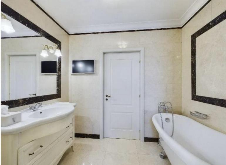 Casă individuală cu 7 camere cu Piscina în Domnești