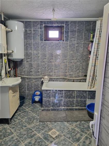 Casă individuală cu 6 camere cu Canalizare în Brânceni