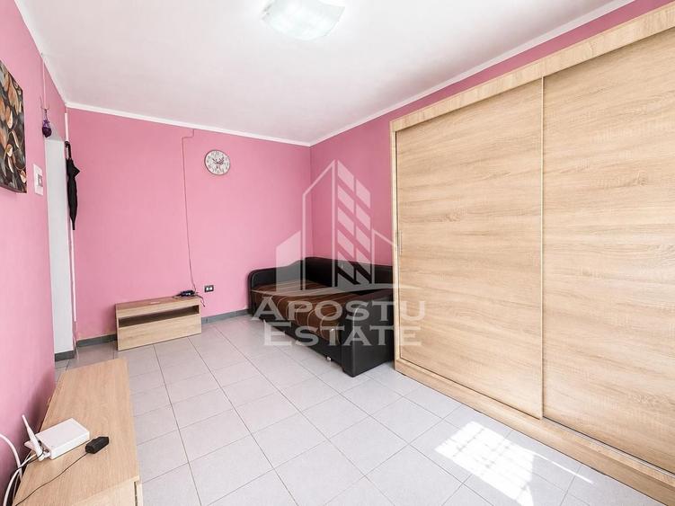 Garsonieră decomandată, mobilată în Micălaca
