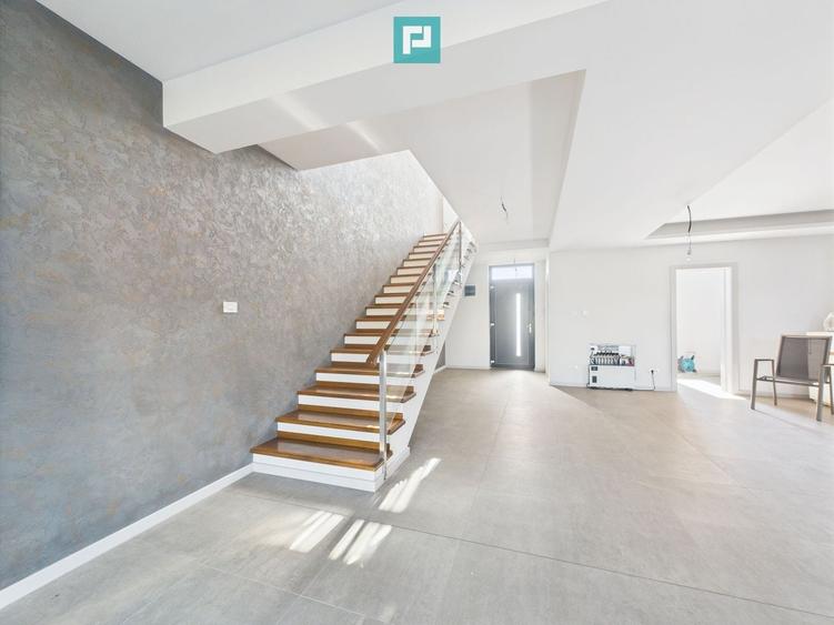 Duplex cu 5 camere cu Canalizare în Giarmata