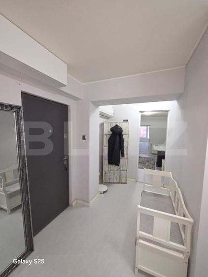 Apartament cu 3 camere decomandat, mobilat în Micro 12