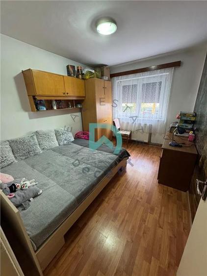 Apartament cu 3 camere decomandat în Astra