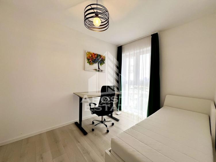 Apartament cu 3 camere semidecomandat, mobilat în Lipovei