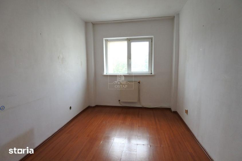 Apartament cu 3 camere decomandat în Energiei