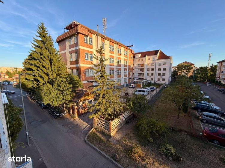 Garsonieră decomandată în Sud