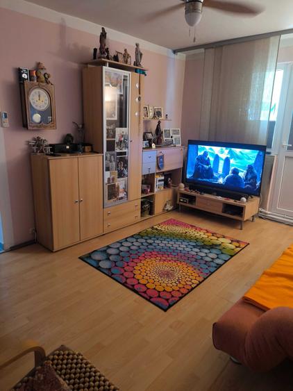Apartament cu 3 camere semidecomandat în Ultracentral