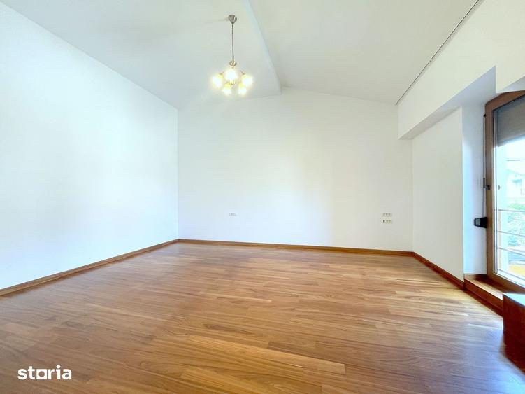 Casă cu 5 camere cu Teren 325 Mp în Torontalului