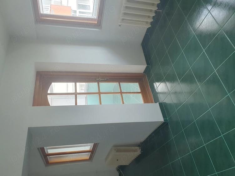 Apartament cu 3 camere semidecomandat în Micro 3