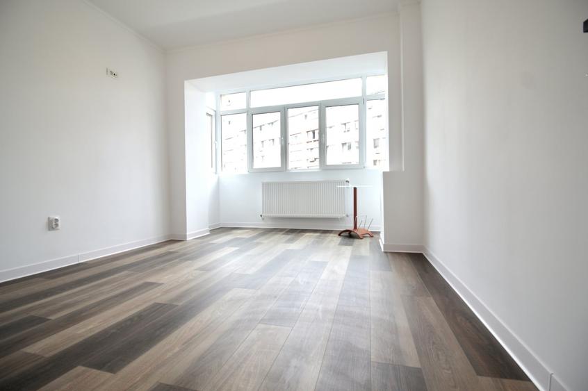 Apartament cu 3 camere decomandat în Teiul Doamnei