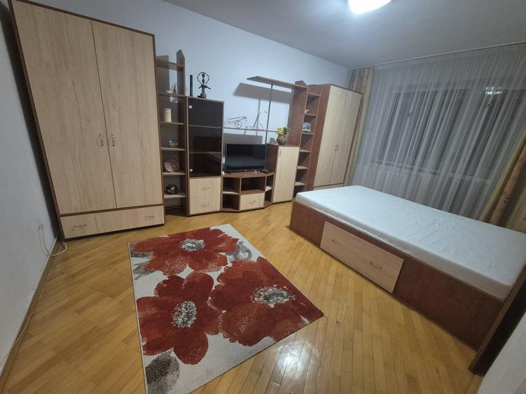 Garsonieră decomandată în Gorjului