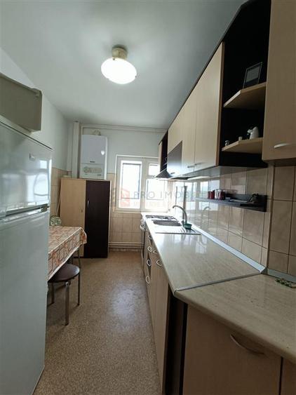 Apartament cu 3 camere decomandat, mobilat în 1 Decembrie