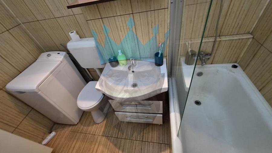 Apartament cu 3 camere decomandat, mobilat în Vitan