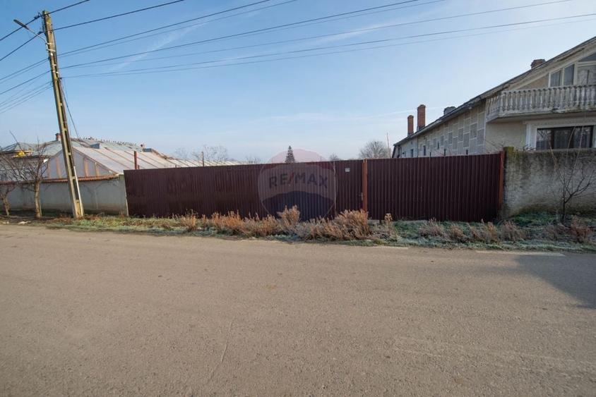 Teren Construcții intravilan de 986 mp, în Vărăști