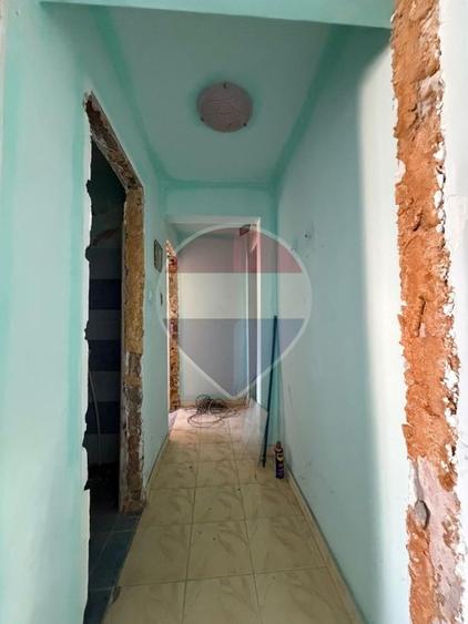 Apartament cu 3 camere semidecomandat în Central