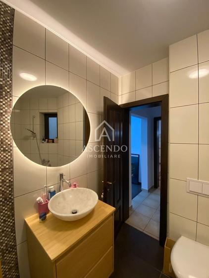 Apartament cu 4 camere semidecomandat, mobilat în Arcul de Triumf