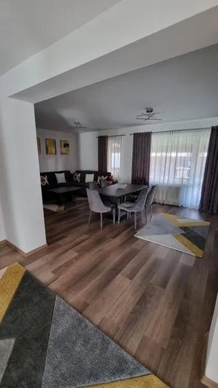 Casă individuală cu 5 camere cu Canalizare în Luna de Sus