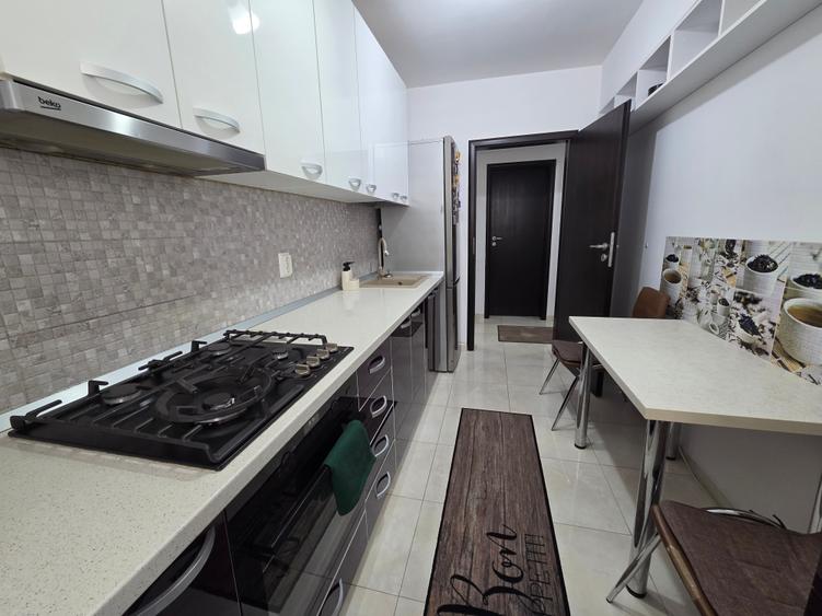 Apartament cu 3 camere decomandat în Haliu